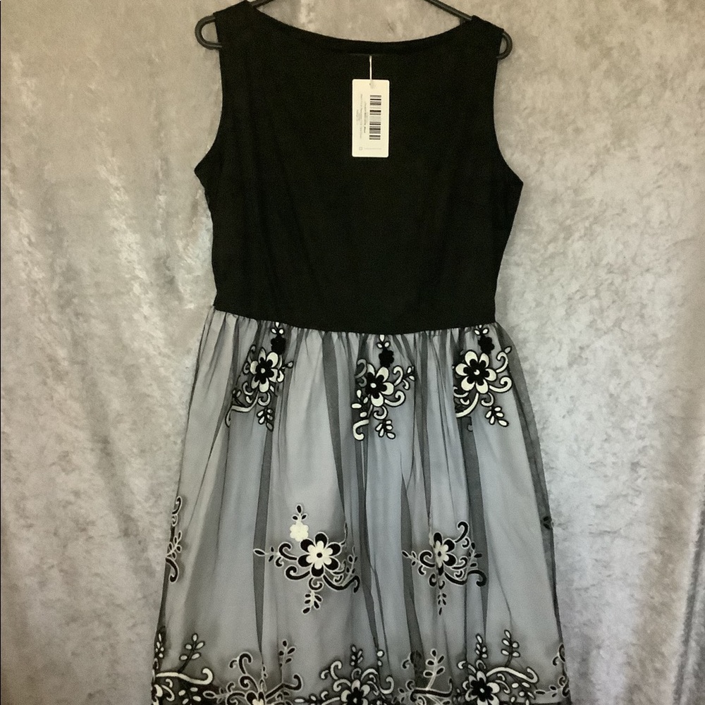 Black and White Floral Sleeveless Dress